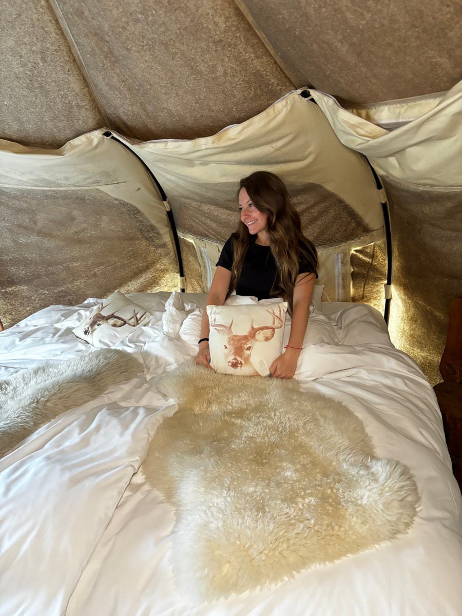 Mar disfrutando de un glamping